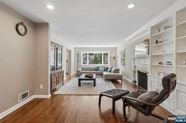 251 Brookmere Court, Ridgewood, NJ 07450