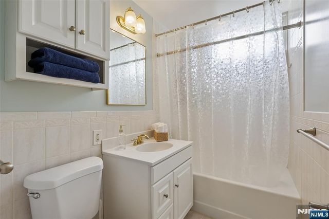 251 Brookmere Court, Ridgewood, NJ 07450