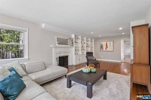 251 Brookmere Court, Ridgewood, NJ 07450