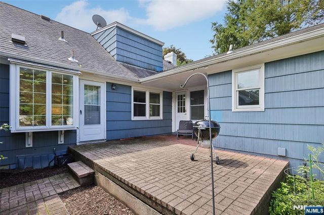 251 Brookmere Court, Ridgewood, NJ 07450