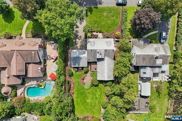 251 Brookmere Court, Ridgewood, NJ 07450