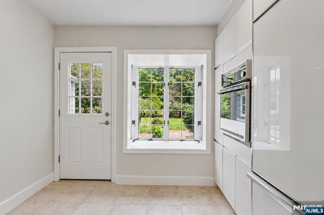 251 Brookmere Court, Ridgewood, NJ 07450