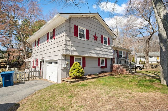 3 Willow Street, Waterford, CT 06385