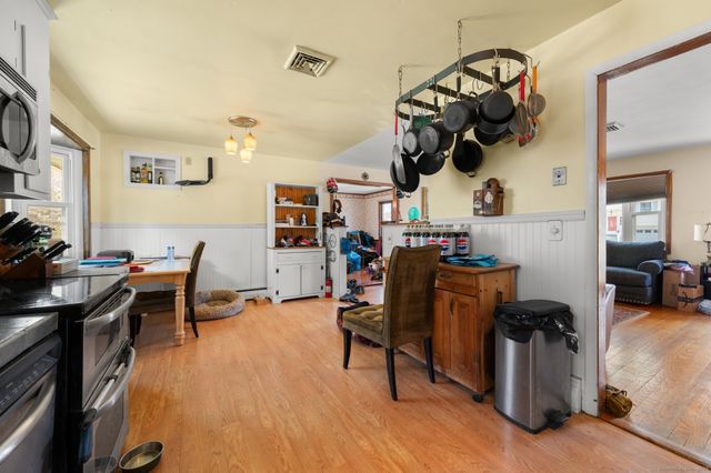 3 Willow Street, Waterford, CT 06385