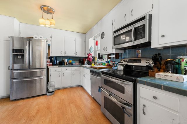 3 Willow Street, Waterford, CT 06385