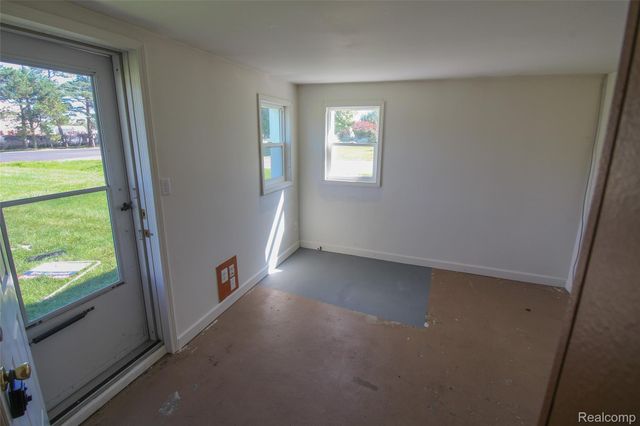 2615 Watkins Lake Road, Waterford Charter Township, MI 48328