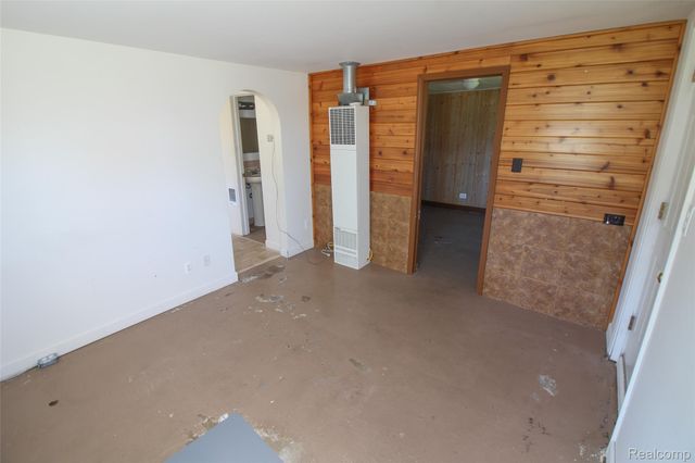 2615 Watkins Lake Road, Waterford Charter Township, MI 48328
