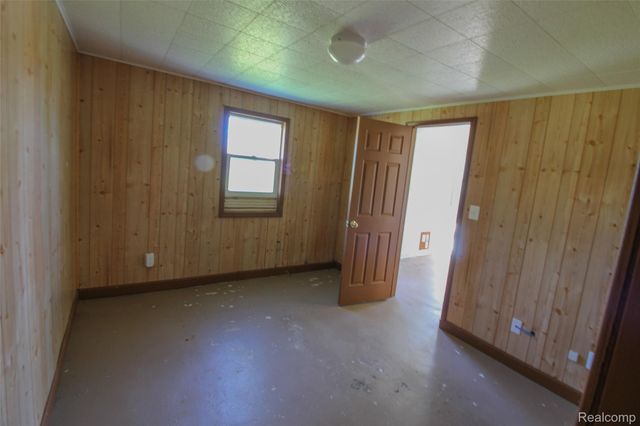 2615 Watkins Lake Road, Waterford Charter Township, MI 48328