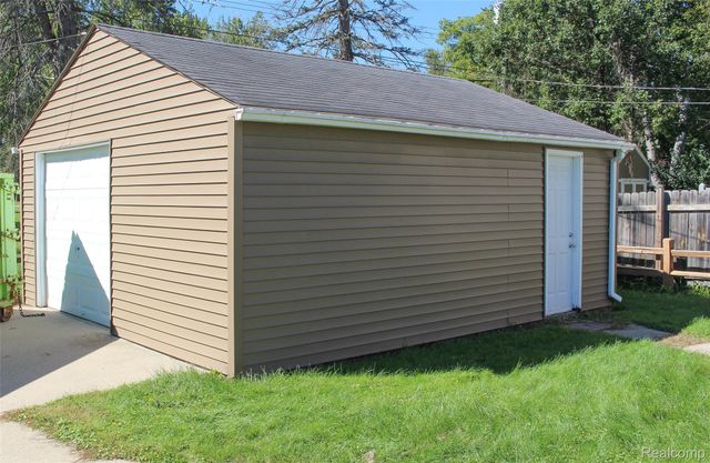 2615 Watkins Lake Road, Waterford Charter Township, MI 48328