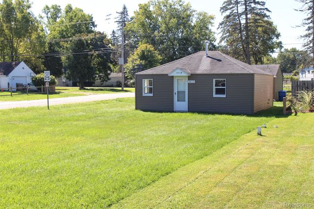 2615 Watkins Lake Road, Waterford Charter Township, MI 48328