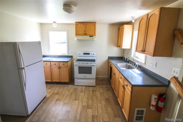 2615 Watkins Lake Road, Waterford Charter Township, MI 48328