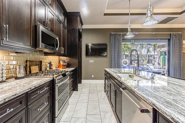 4210 W NORTH B STREET, Tampa, FL 33609