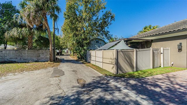 4210 W NORTH B STREET, Tampa, FL 33609