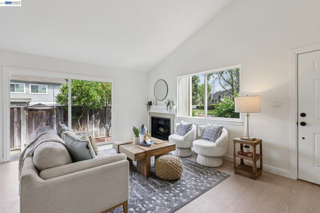 4433 Fairlands Dr, Pleasanton, CA 94588