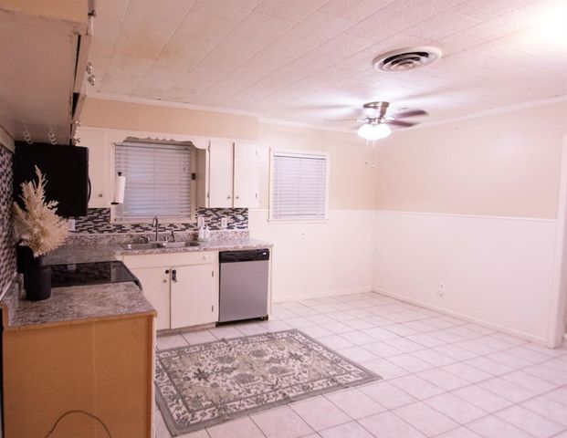 804 S Chappell Hill Street, Brenham, TX 77833