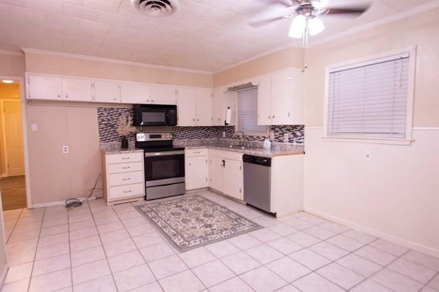 804 S Chappell Hill Street, Brenham, TX 77833