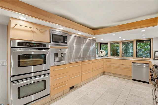 741 E Hillcrest Ave, Yuba City, CA 95991