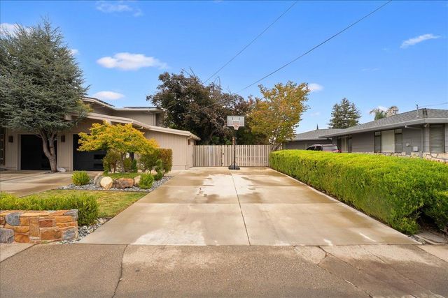 741 E Hillcrest Ave, Yuba City, CA 95991