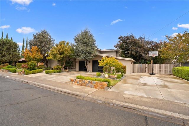 741 E Hillcrest Ave, Yuba City, CA 95991