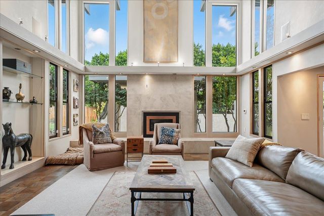 741 E Hillcrest Ave, Yuba City, CA 95991