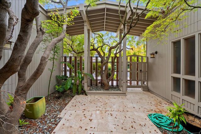 741 E Hillcrest Ave, Yuba City, CA 95991