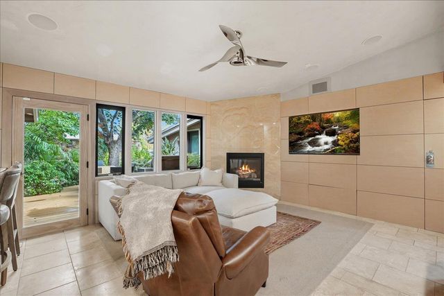 741 E Hillcrest Ave, Yuba City, CA 95991