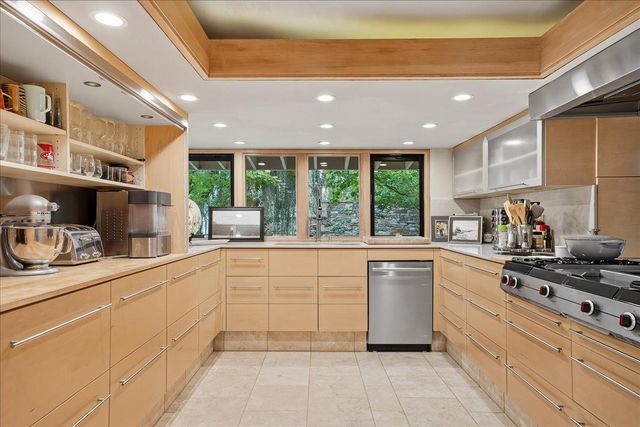 741 E Hillcrest Ave, Yuba City, CA 95991