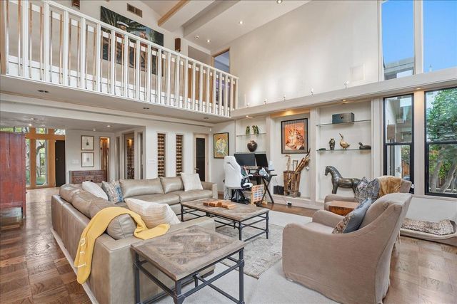 741 E Hillcrest Ave, Yuba City, CA 95991