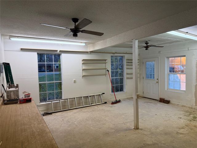 444 Southern Oaks Drive, Lake Jackson, TX 77566