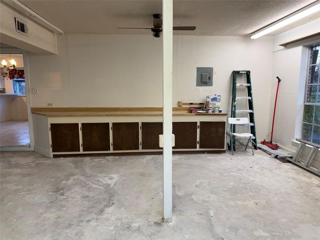 444 Southern Oaks Drive, Lake Jackson, TX 77566