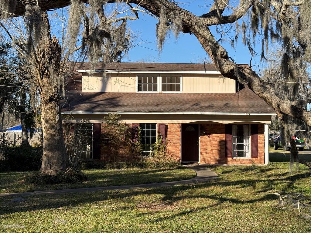 444 Southern Oaks Drive, Lake Jackson, TX 77566