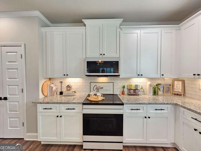 4959 Noble Village Way, Lilburn, GA 30047