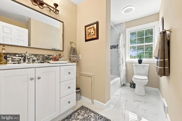 884 STIRRUP LN, Warrington, PA 18976