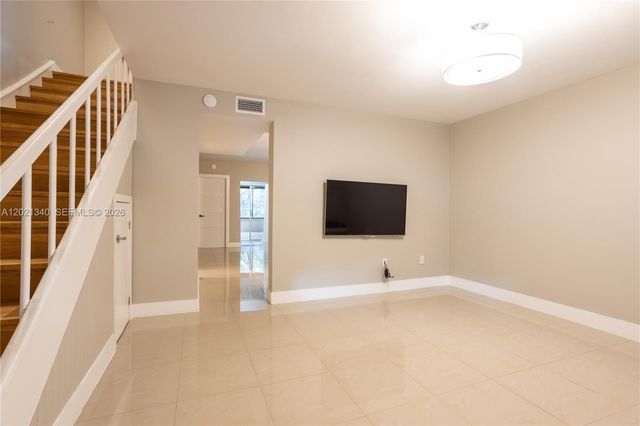 14333 Memorial Hwy 9K, Miami, FL 33161