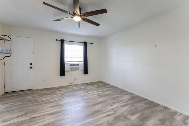 2219 72nd Street A, Galveston, TX 77551
