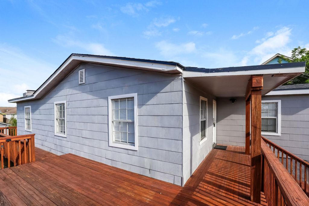 2219 72nd Street A, Galveston, TX 77551