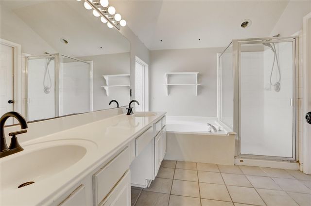 3302 S Bending Oaks Lane, Pearland, TX 77584