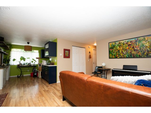 16837 Se POWELL Blvd, Portland, OR 97236