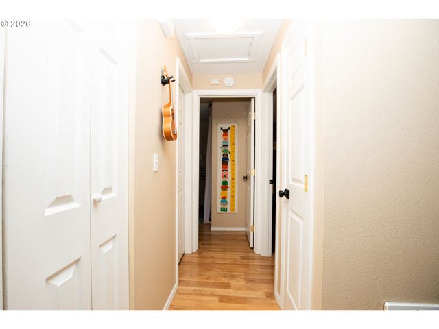 16837 Se POWELL Blvd, Portland, OR 97236