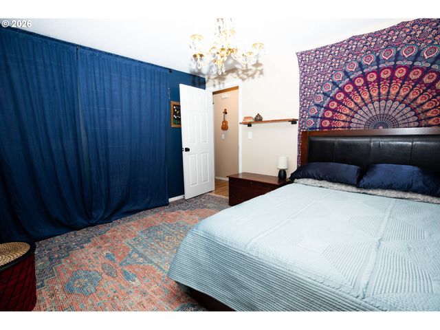 16837 Se POWELL Blvd, Portland, OR 97236