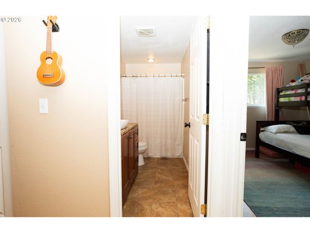 16837 Se POWELL Blvd, Portland, OR 97236