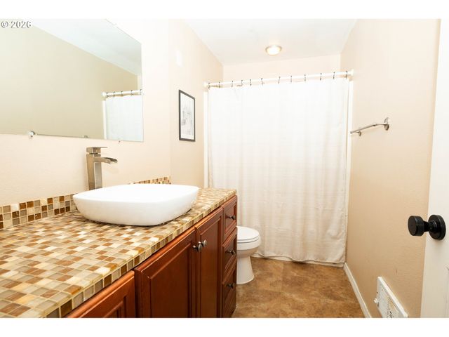 16837 Se POWELL Blvd, Portland, OR 97236