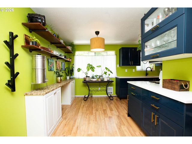 16837 Se POWELL Blvd, Portland, OR 97236