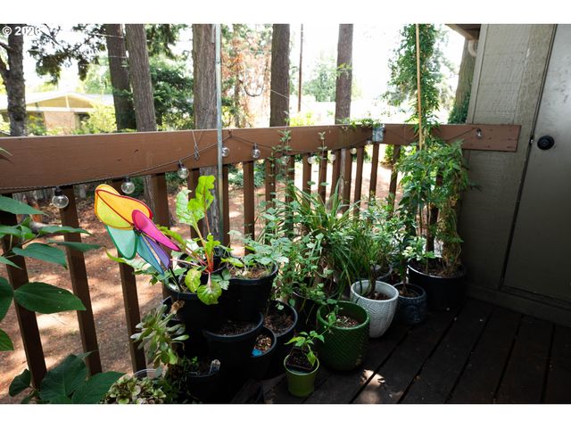 16837 Se POWELL Blvd, Portland, OR 97236