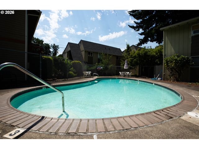 16837 Se POWELL Blvd, Portland, OR 97236
