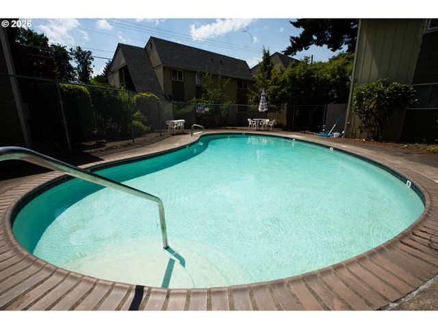 16837 Se POWELL Blvd, Portland, OR 97236