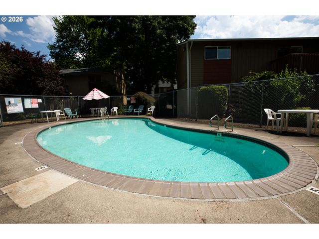 16837 Se POWELL Blvd, Portland, OR 97236