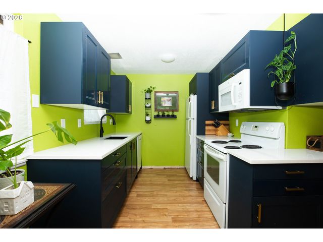 16837 Se POWELL Blvd, Portland, OR 97236