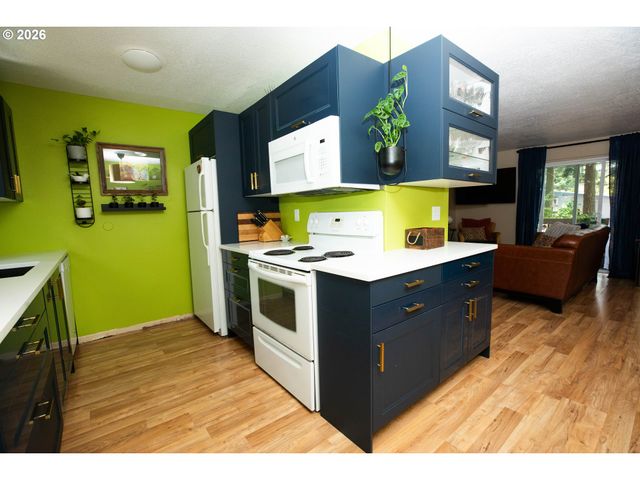 16837 Se POWELL Blvd, Portland, OR 97236