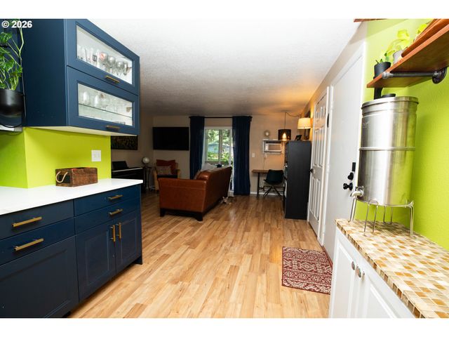 16837 Se POWELL Blvd, Portland, OR 97236